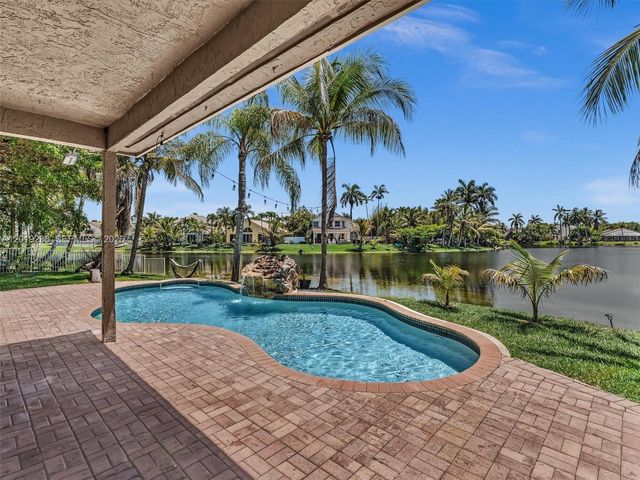 18442 NW 12th St, Pembroke Pines, FL 33029