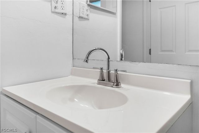 48 Victoria DR, North Fort Myers, FL 33917