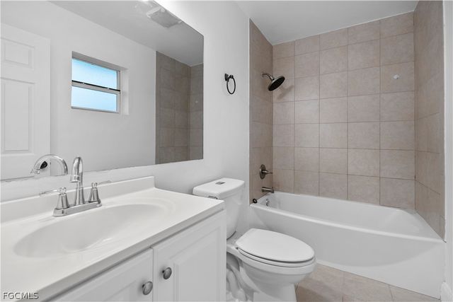 48 Victoria DR, North Fort Myers, FL 33917