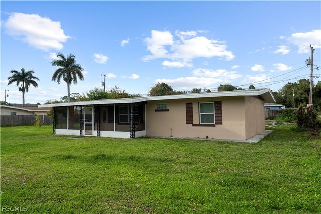 48 Victoria DR, North Fort Myers, FL 33917