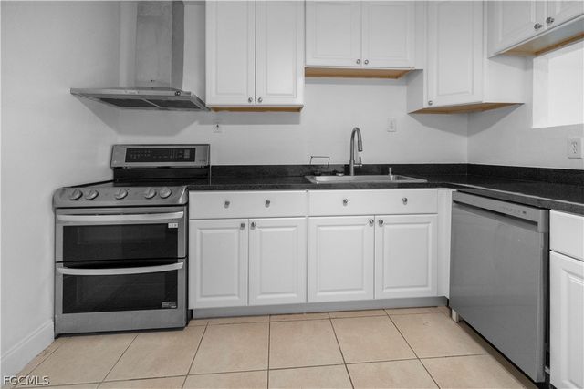 48 Victoria DR, North Fort Myers, FL 33917