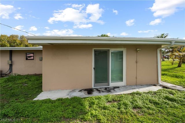 48 Victoria DR, North Fort Myers, FL 33917