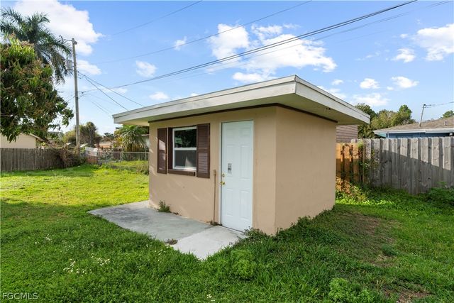 48 Victoria DR, North Fort Myers, FL 33917