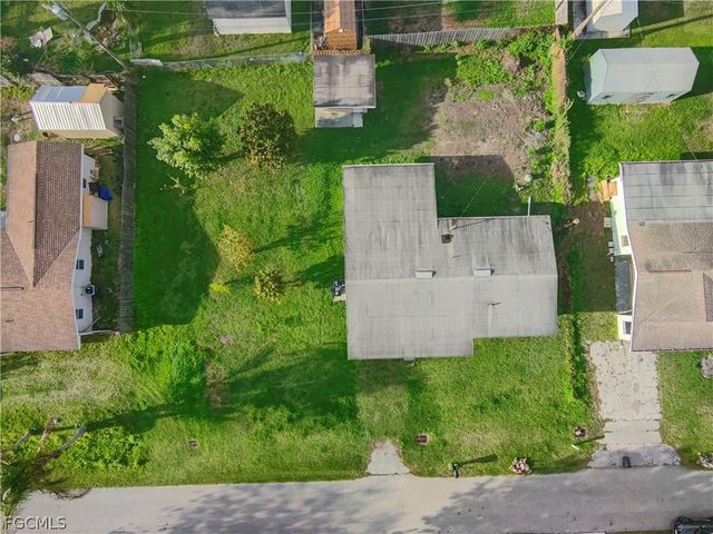 48 Victoria DR, North Fort Myers, FL 33917