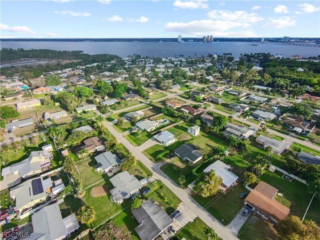 48 Victoria DR, North Fort Myers, FL 33917