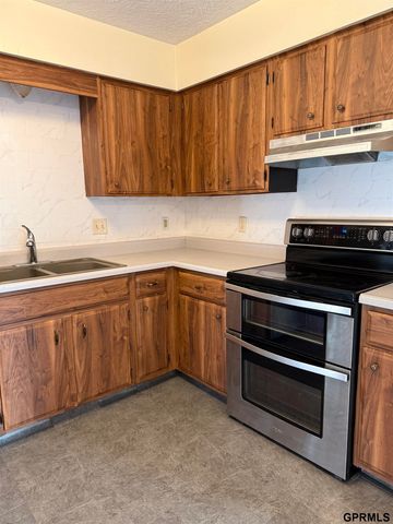 705 E 4th Street, Hickman, NE 68372