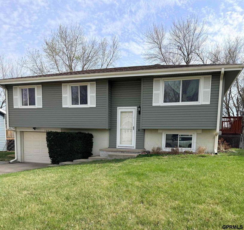 705 E 4th Street, Hickman, NE 68372