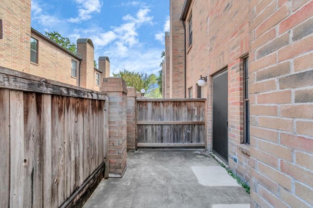9800 Pagewood Lane 3104, Houston, TX 77042
