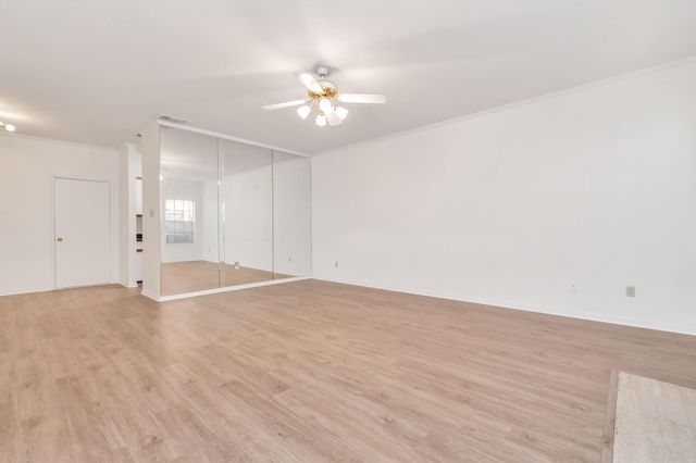 9800 Pagewood Lane 3104, Houston, TX 77042