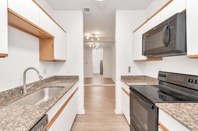 9800 Pagewood Lane 3104, Houston, TX 77042