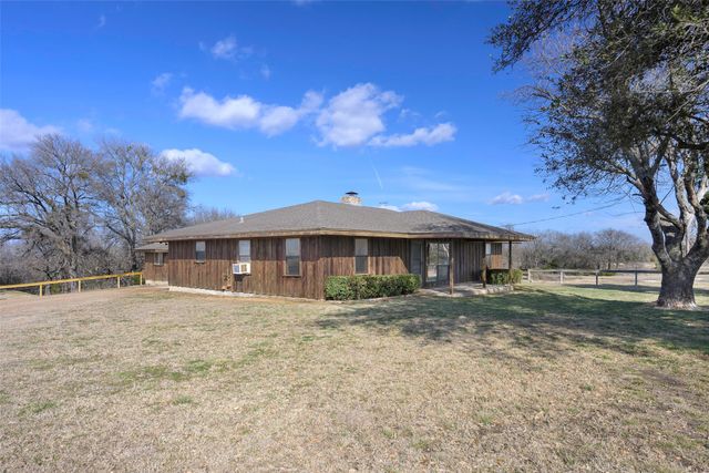 563 County Road 4730, Leonard, TX 75452