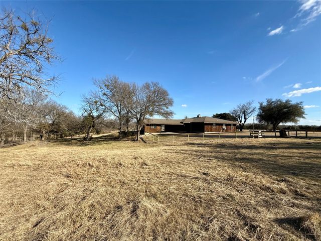 563 County Road 4730, Leonard, TX 75452