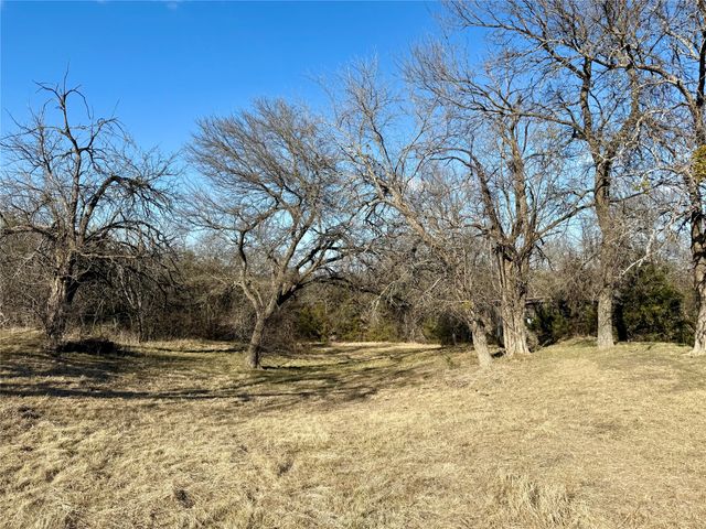 563 County Road 4730, Leonard, TX 75452