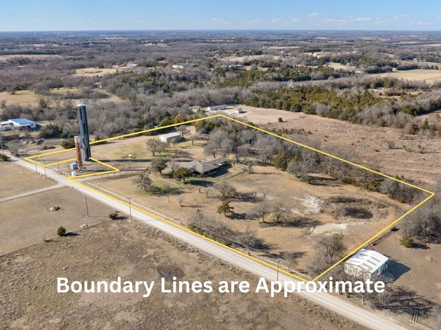 563 County Road 4730, Leonard, TX 75452