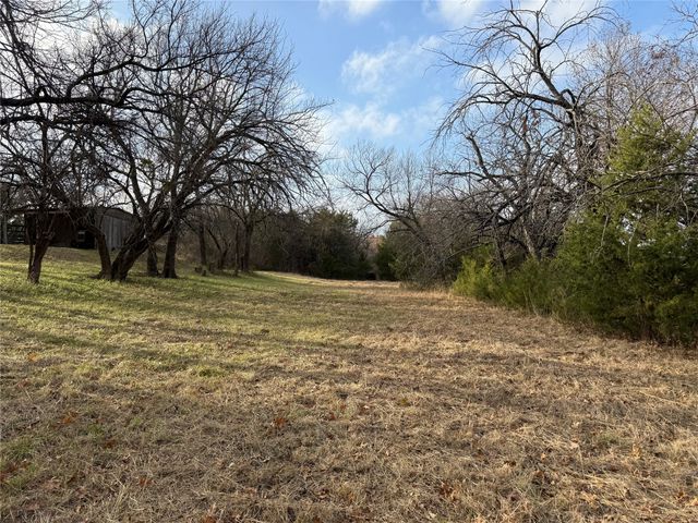563 County Road 4730, Leonard, TX 75452