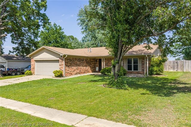 9225 Bryn Mawr Circle, Fort Smith, AR 72908