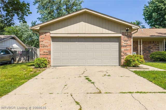 9225 Bryn Mawr Circle, Fort Smith, AR 72908
