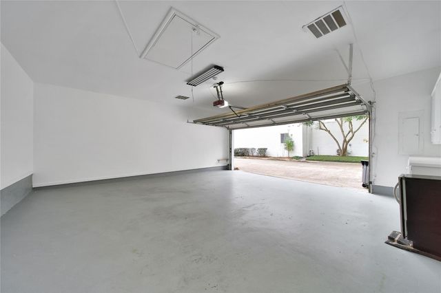 33 River Hollow Lane, Houston, TX 77027