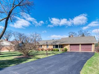 6 Meadowood Drive, Oak Brook, IL 60523