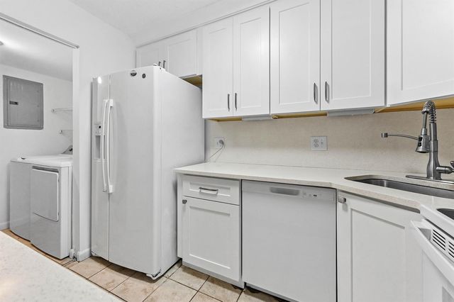 319 Knotty Pine Circle C-1, Greenacres, FL 33463