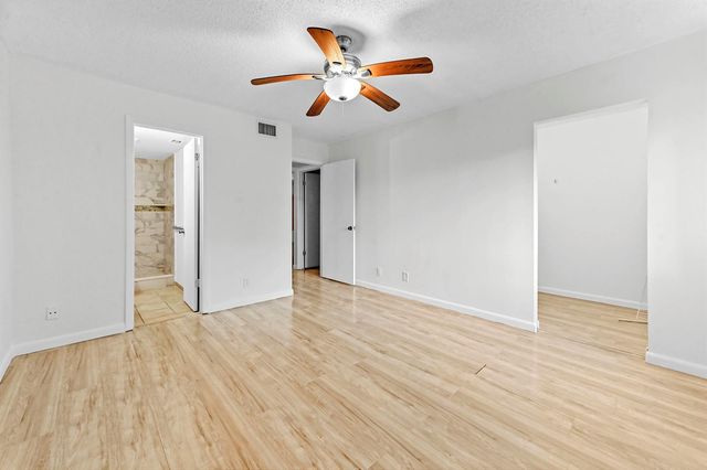 319 Knotty Pine Circle C-1, Greenacres, FL 33463
