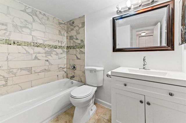 319 Knotty Pine Circle C-1, Greenacres, FL 33463