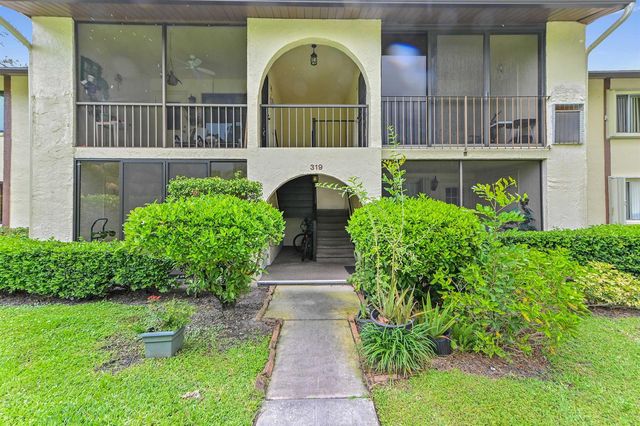 319 Knotty Pine Circle C-1, Greenacres, FL 33463