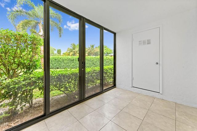 319 Knotty Pine Circle C-1, Greenacres, FL 33463