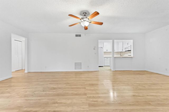 319 Knotty Pine Circle C-1, Greenacres, FL 33463