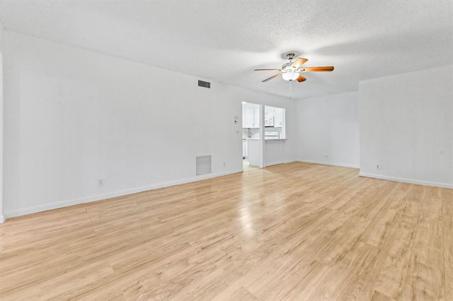 319 Knotty Pine Circle C-1, Greenacres, FL 33463
