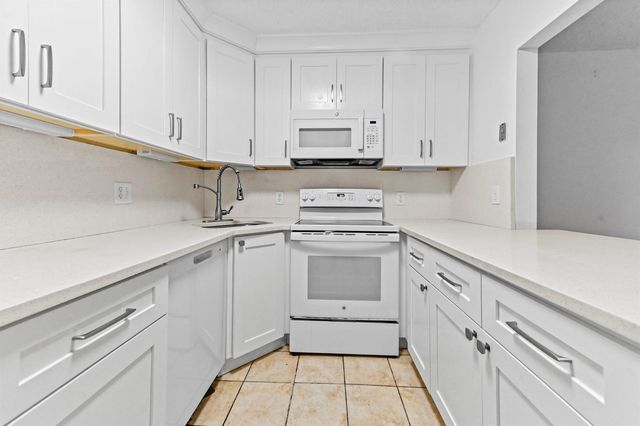 319 Knotty Pine Circle C-1, Greenacres, FL 33463
