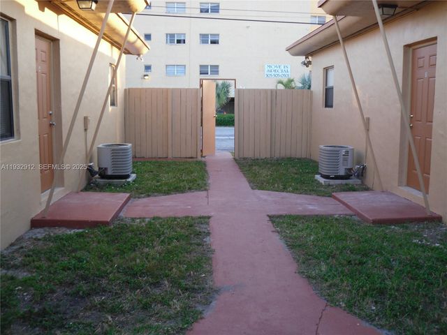 1675 NE 150th St 3, Miami, FL 33181