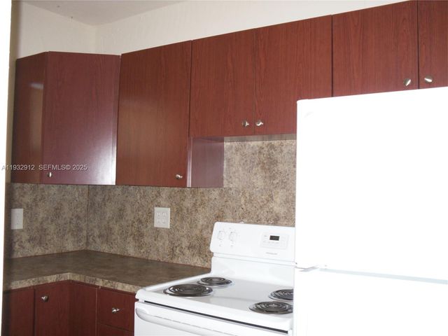 1675 NE 150th St 3, Miami, FL 33181