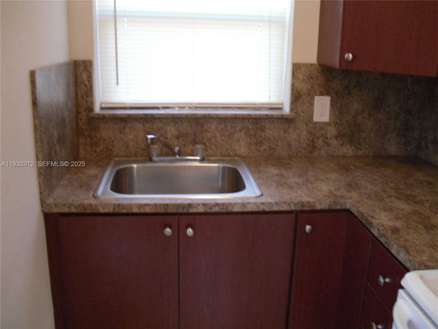 1675 NE 150th St 3, Miami, FL 33181