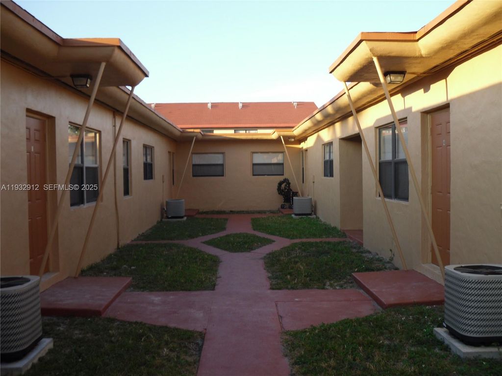 1675 NE 150th St 3, Miami, FL 33181