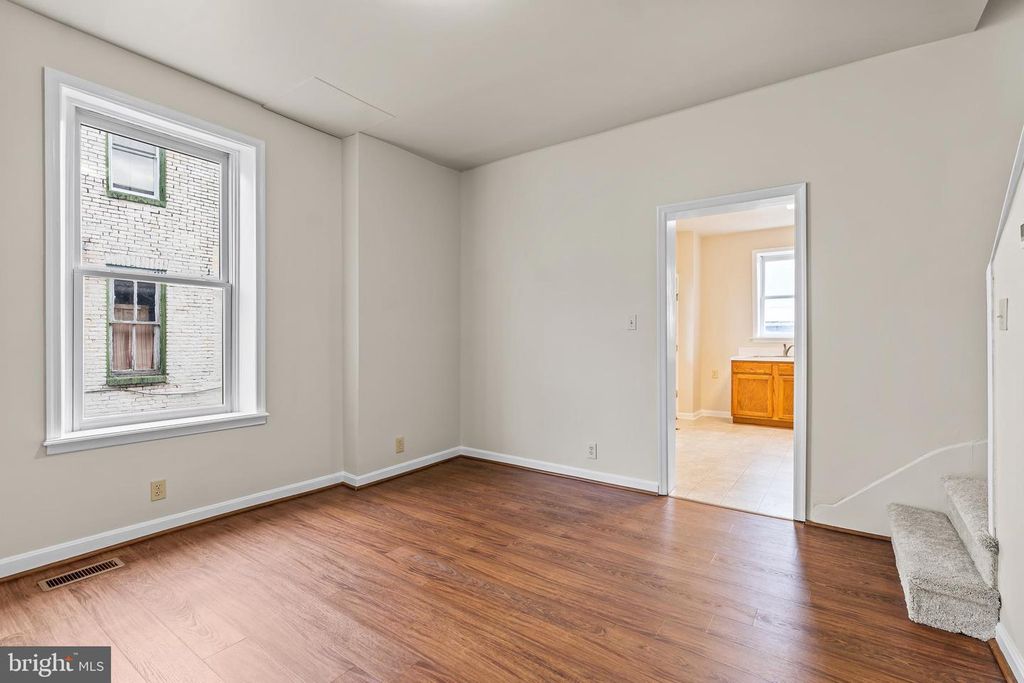 Image 11 of property listing at 44 MADISON AVE, Hagerstown, MD 21740