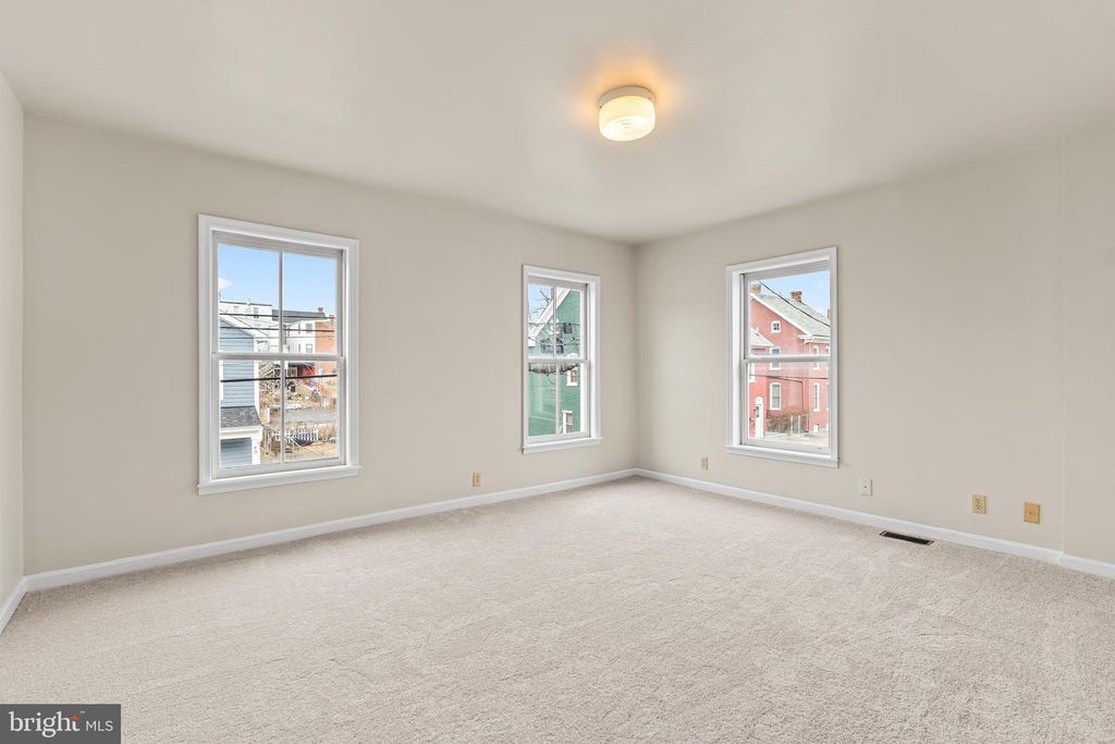 Image 17 of property listing at 44 MADISON AVE, Hagerstown, MD 21740