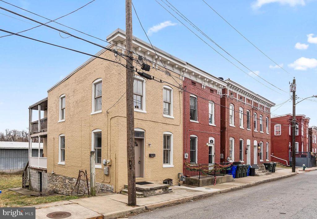 Image 2 of property listing at 44 MADISON AVE, Hagerstown, MD 21740