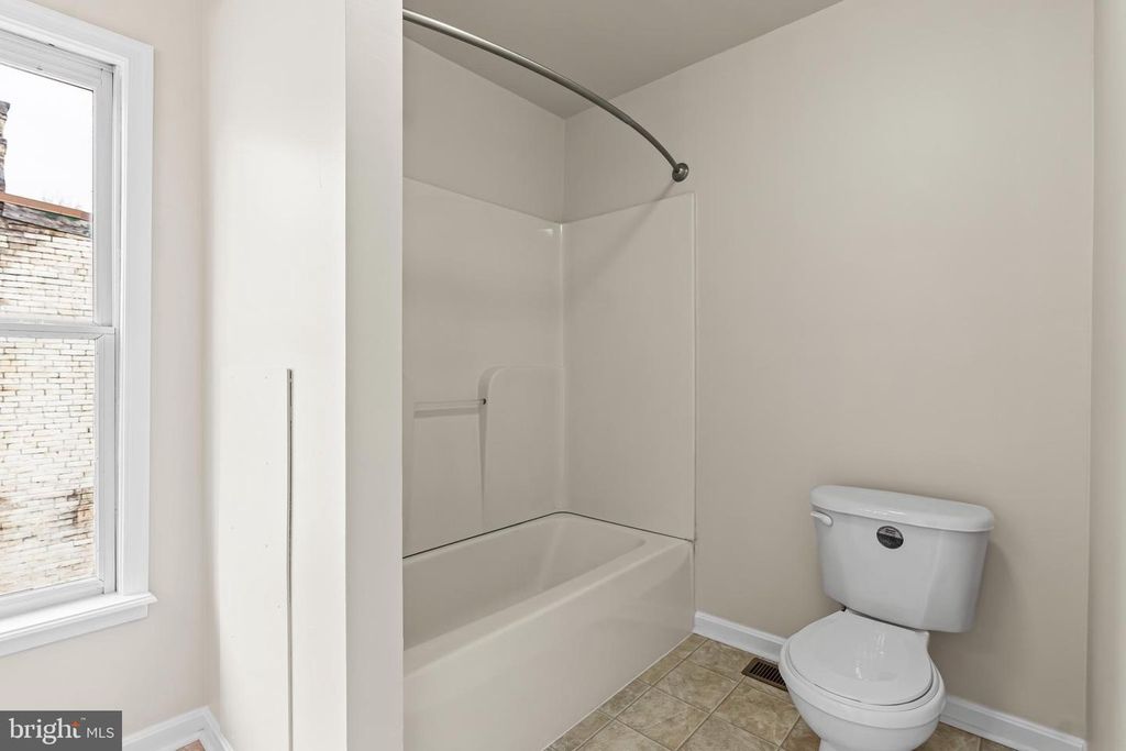 Image 21 of property listing at 44 MADISON AVE, Hagerstown, MD 21740