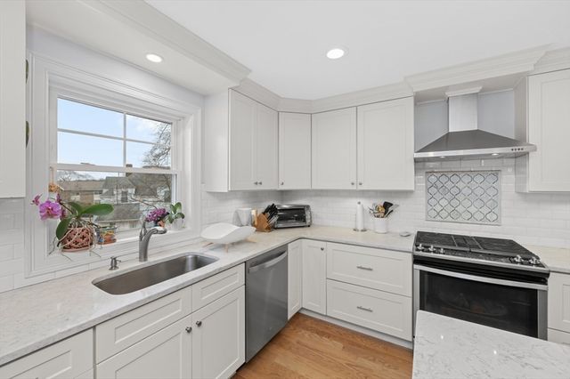 23 Orange St 2, Waltham, MA 02453