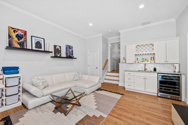 23 Orange St 2, Waltham, MA 02453