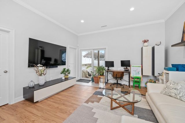 23 Orange St 2, Waltham, MA 02453