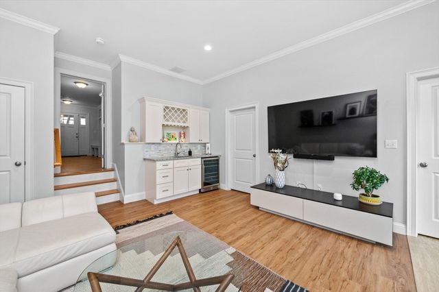 23 Orange St 2, Waltham, MA 02453