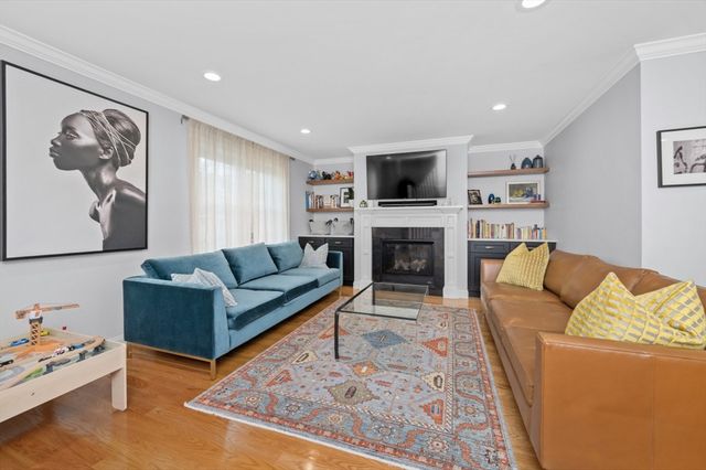 23 Orange St 2, Waltham, MA 02453