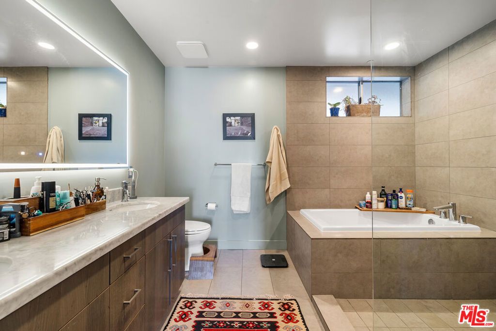 Image 17 of property listing at 6001 Carlton Way 311, Los Angeles, CA 90028