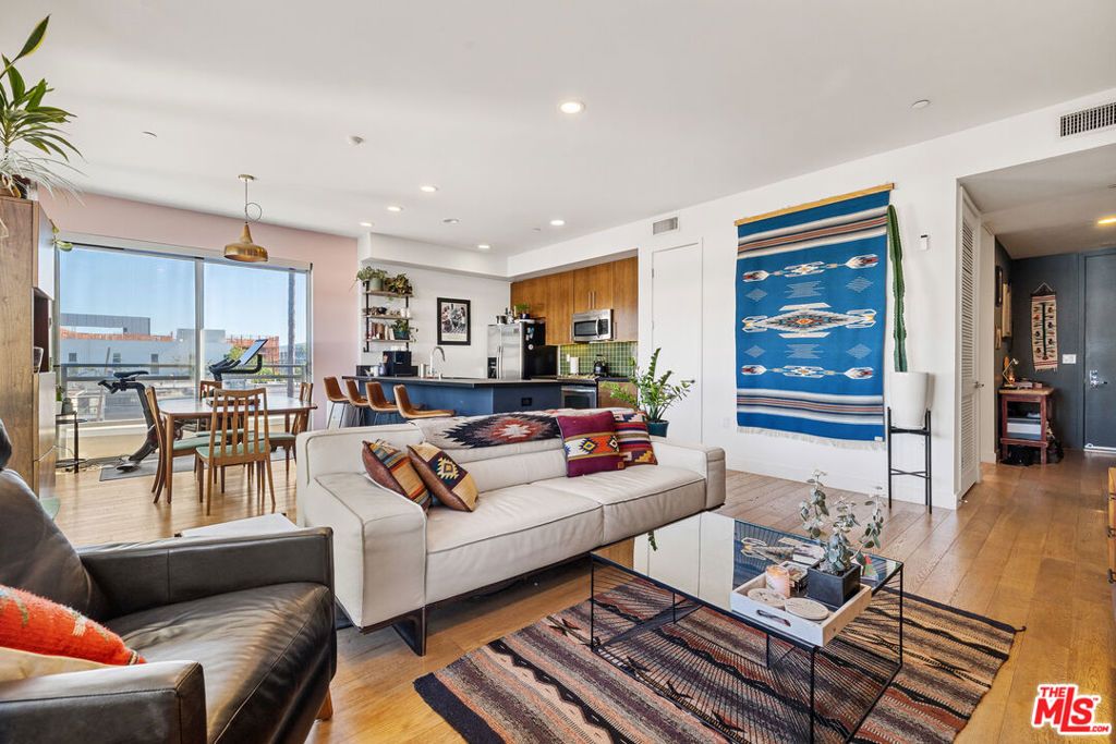 Image 2 of property listing at 6001 Carlton Way 311, Los Angeles, CA 90028