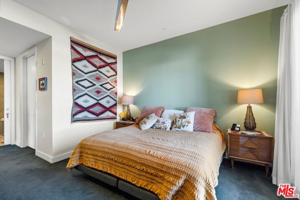 Image 21 of property listing at 6001 Carlton Way 311, Los Angeles, CA 90028