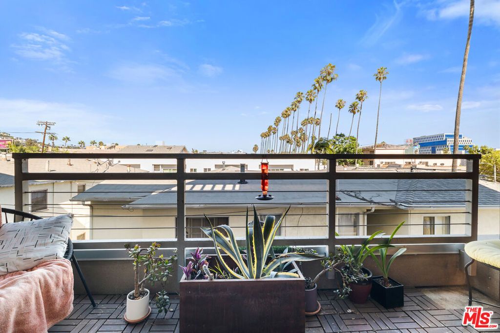 Image 23 of property listing at 6001 Carlton Way 311, Los Angeles, CA 90028