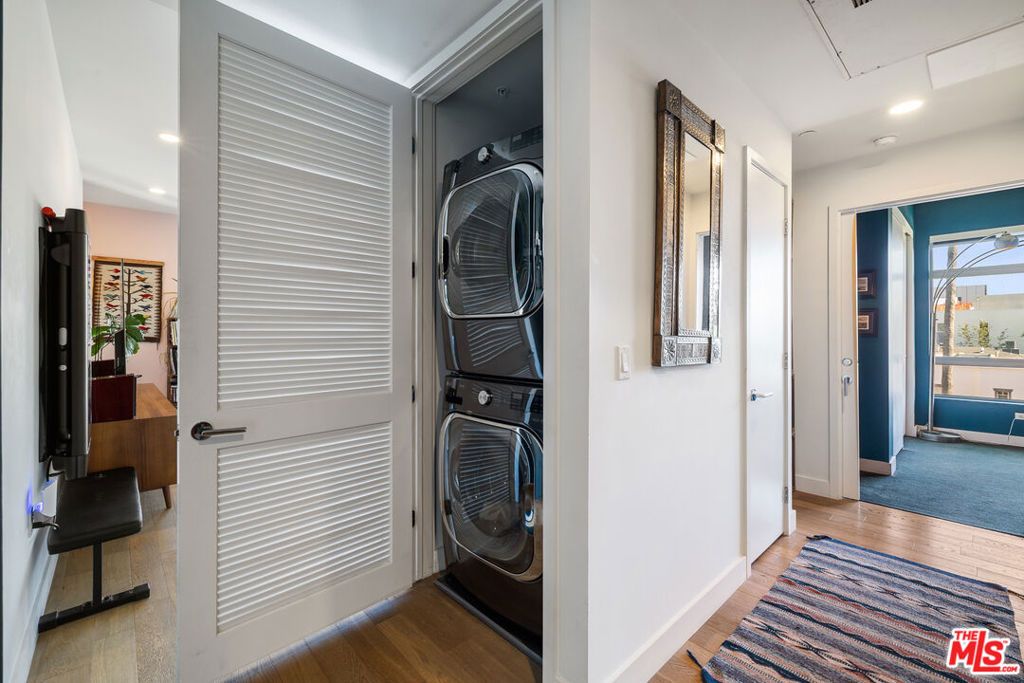 Image 27 of property listing at 6001 Carlton Way 311, Los Angeles, CA 90028