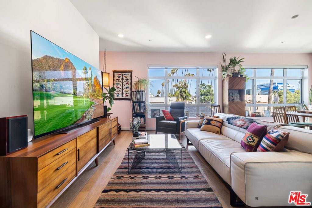 Image 3 of property listing at 6001 Carlton Way 311, Los Angeles, CA 90028